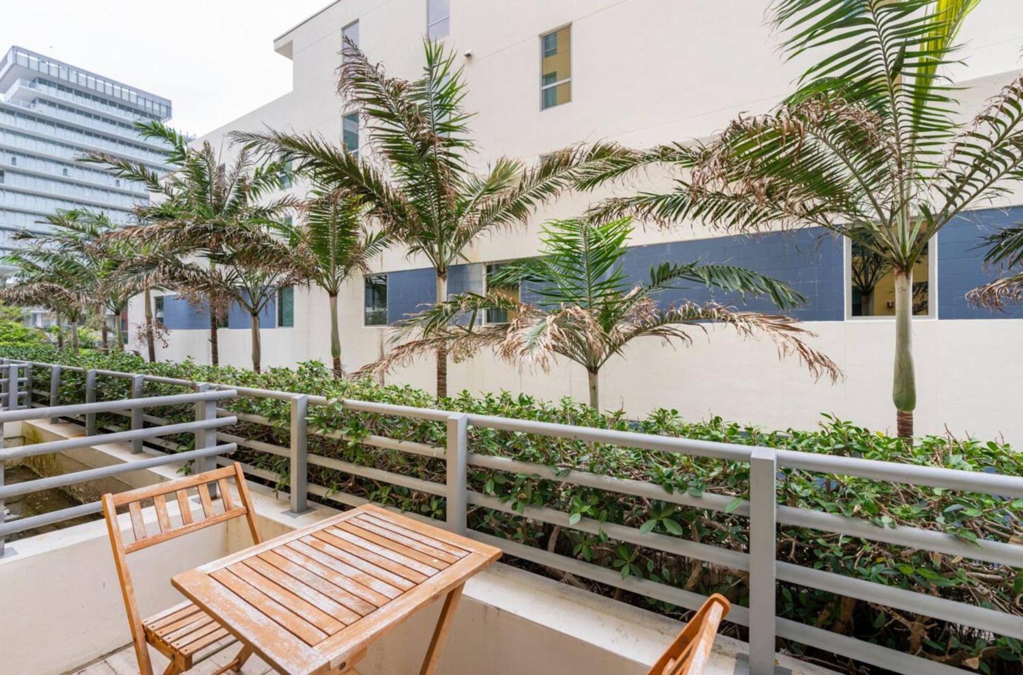 Beachfront Bentley Hotel One Bedroom Suite With Balcony And Beach Access 迈阿密海滩 外观 照片