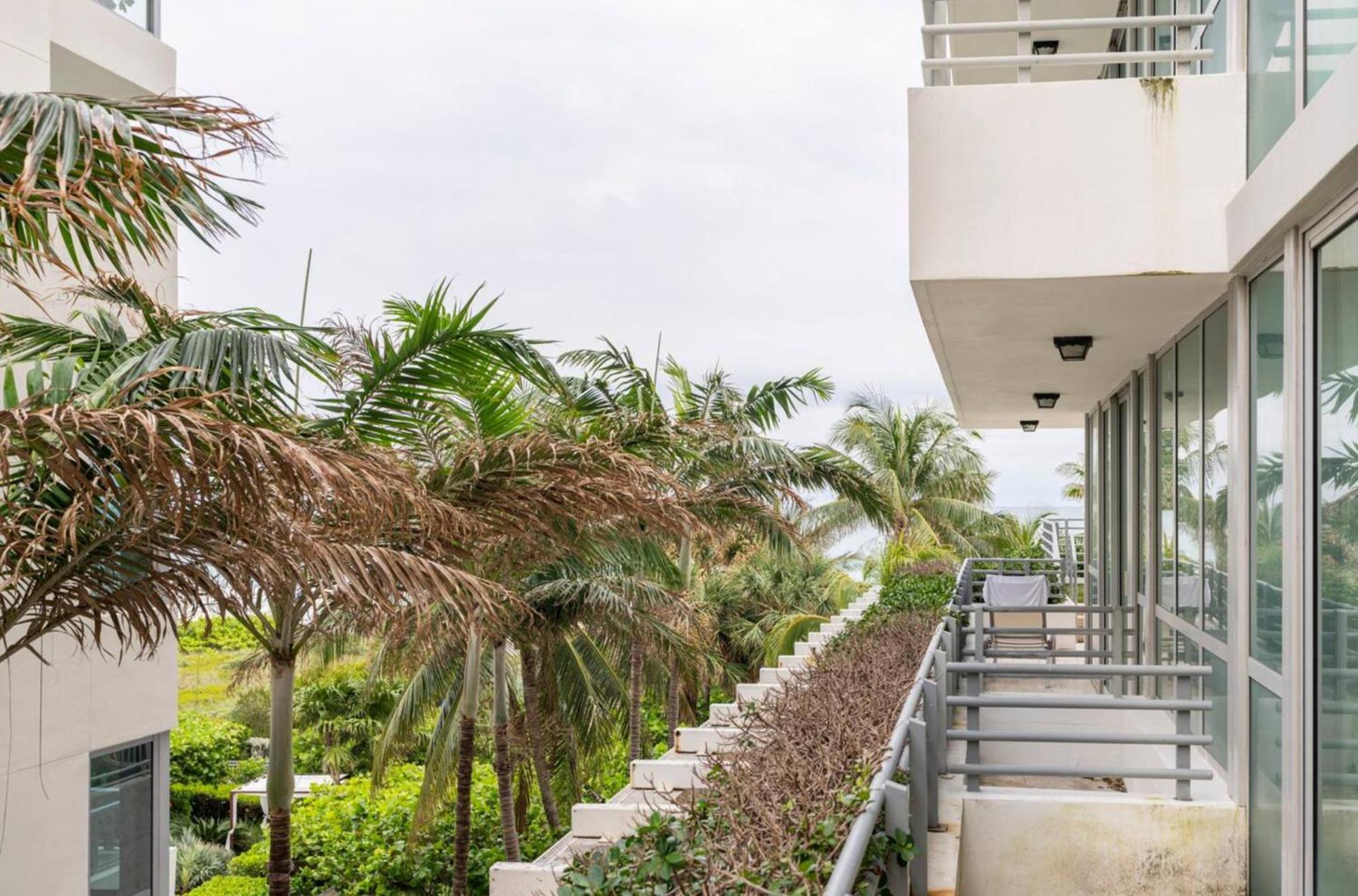 Beachfront Bentley Hotel One Bedroom Suite With Balcony And Beach Access 迈阿密海滩 外观 照片