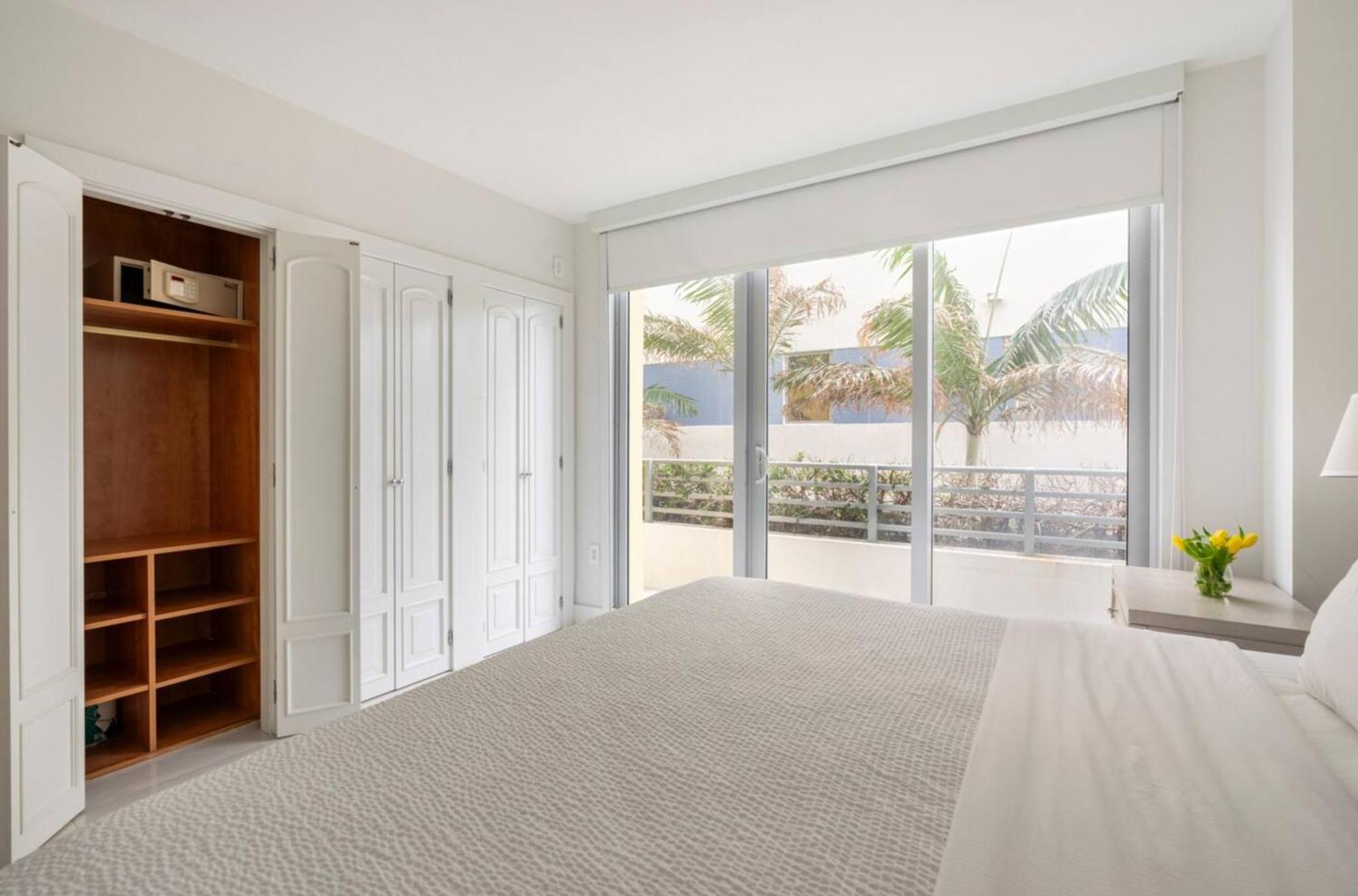 Beachfront Bentley Hotel One Bedroom Suite With Balcony And Beach Access 迈阿密海滩 外观 照片