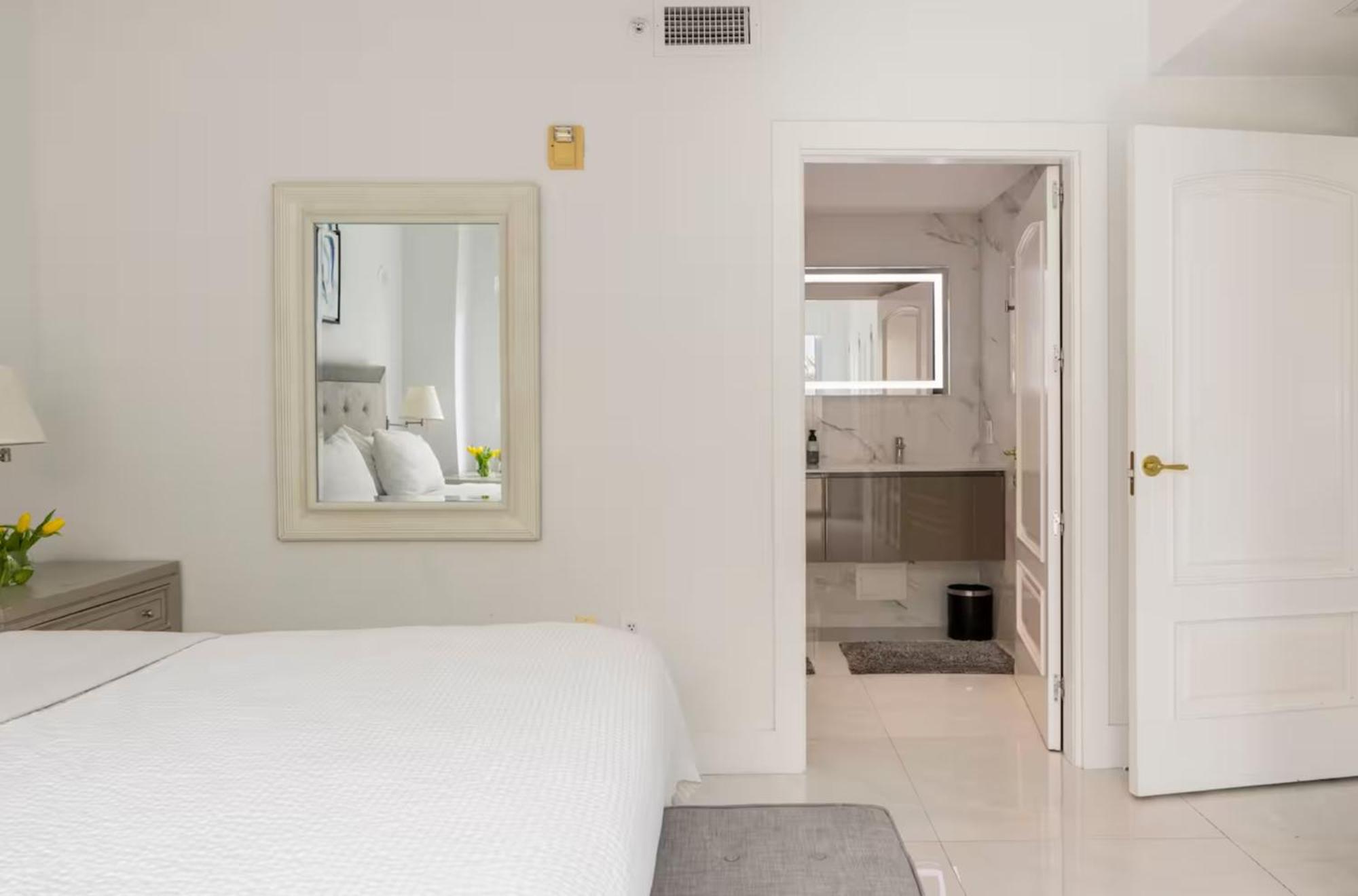 Beachfront Bentley Hotel One Bedroom Suite With Balcony And Beach Access 迈阿密海滩 外观 照片